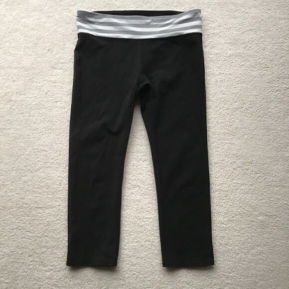 GAP FIT MEDIUM BLACK CAPRI PANTS - Picture 1 of 7